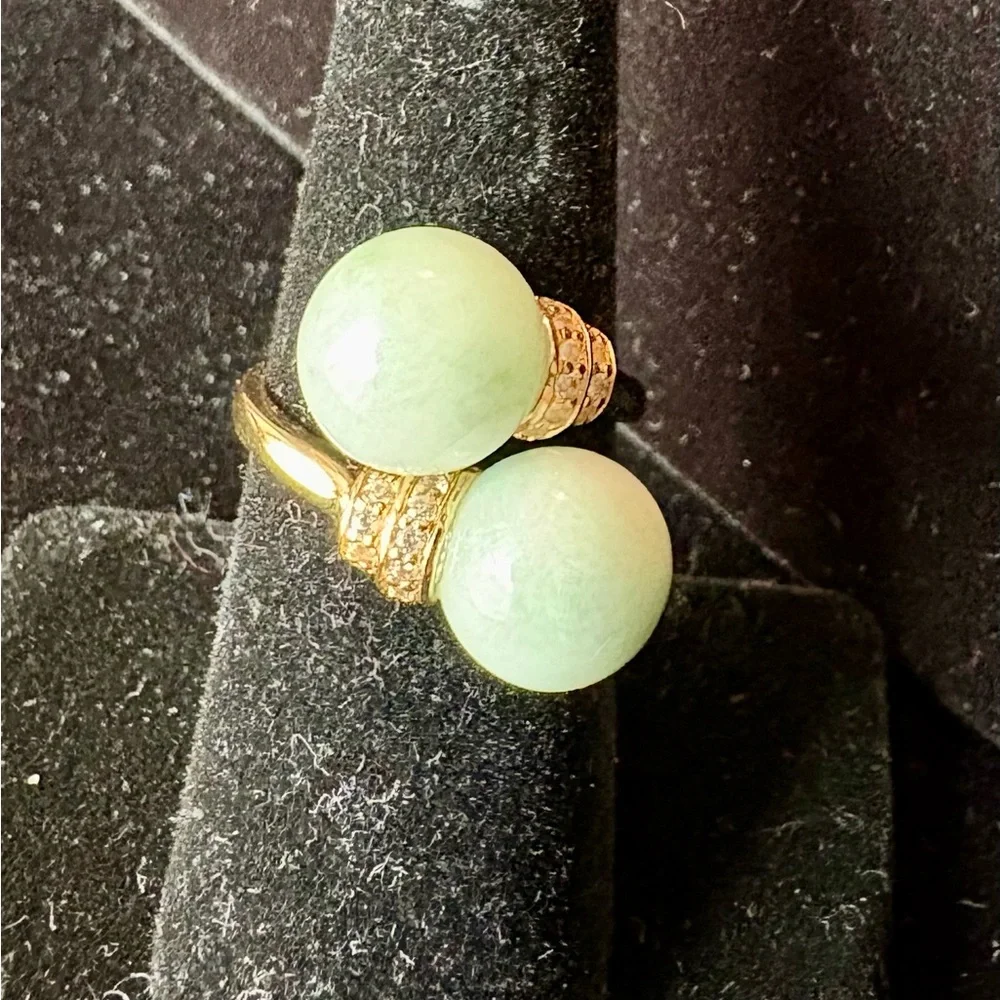 Gold Ring with Pale Green Jade Spheres - Picture 4 of 7